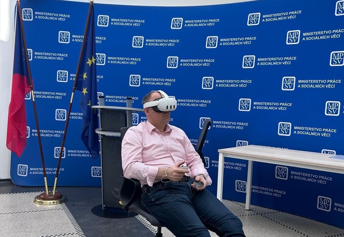 10 VR headsetů, 400 lidí, desítky poboček: MPSV ukazuje, že kybertrénink jde nasadit i při náročné logistice
